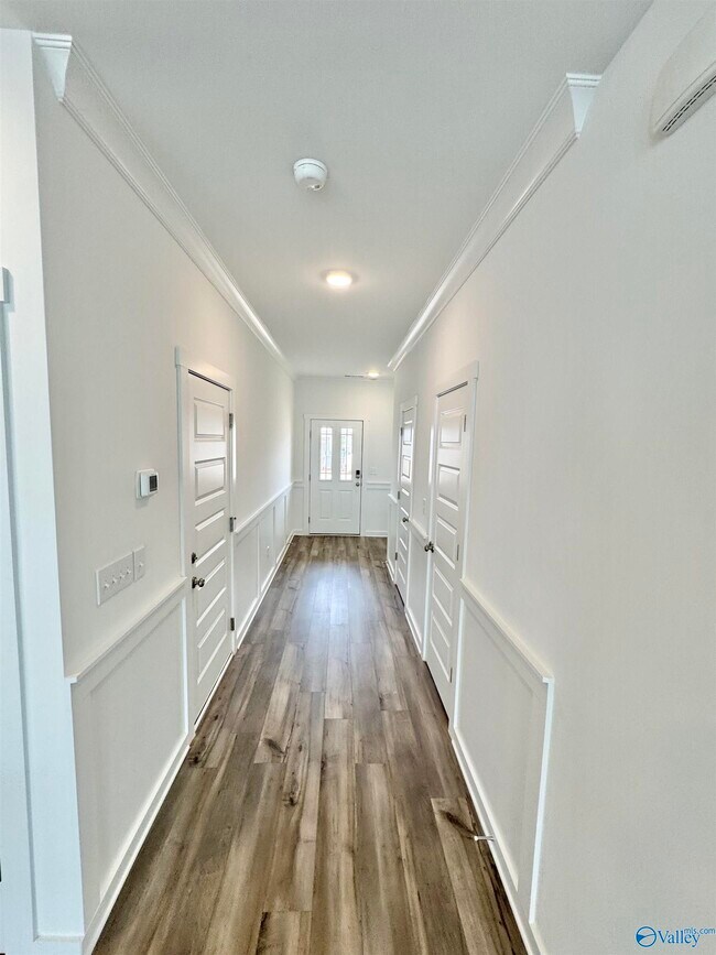 Building Photo - 7575 Discovery Pt Dr NW