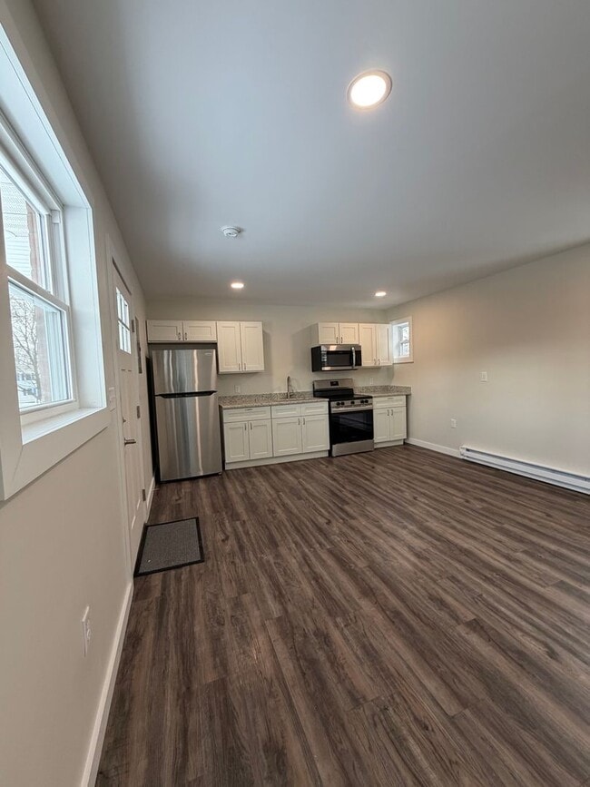 Building Photo - FREE 1 MONTH RENT!! Beautifully remodeled and completed 1 bedroom apartment