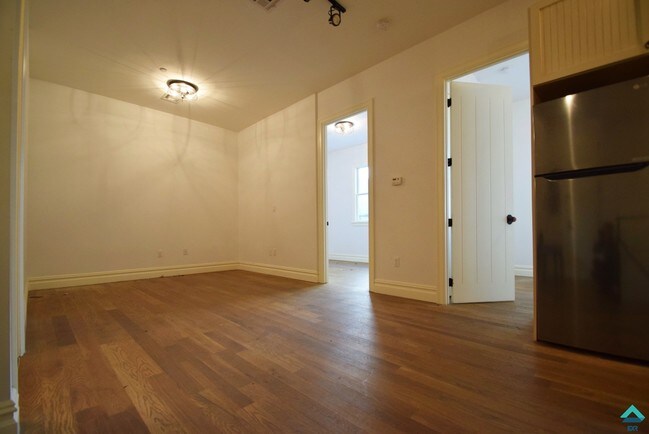 Building Photo - 1355 Myrtle Ave