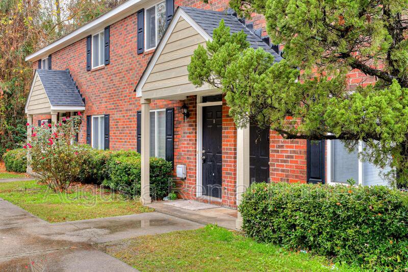 Foto principal - 4019 Wheeler Woods Rd