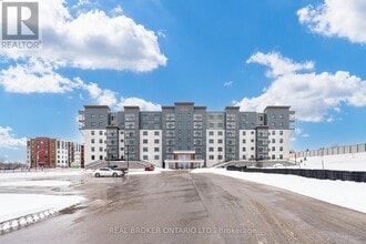 Building Photo - 15 Kneeshaw Dr