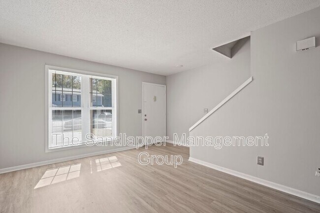 Foto del edificio - 3614 Peppertree Ln