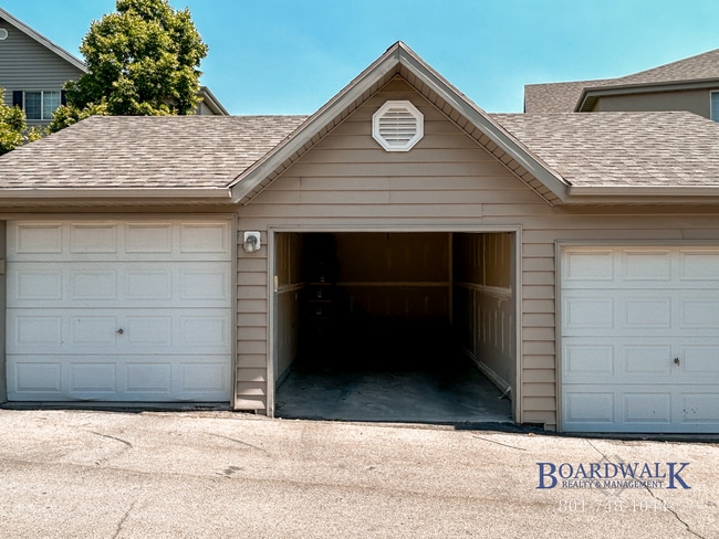 Building Photo - 1529 Westbury Way