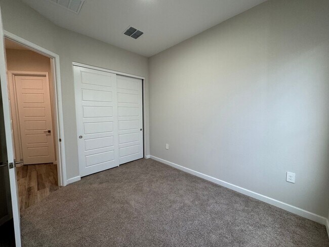 Foto del edificio - SINGLE LEVEL HOME IN CAMINO LAGO