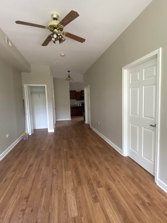 Photo - 1734 W Division St Apartments