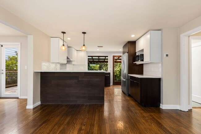 Building Photo - 11715 3rd Ave NW