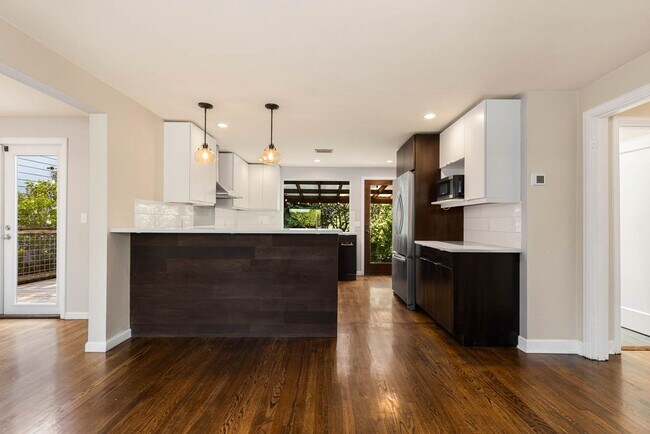 Foto del edificio - 11715 3rd Ave NW