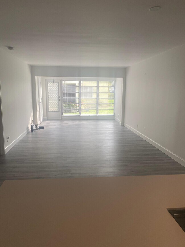 Building Photo - 2500 Juniper Dr
