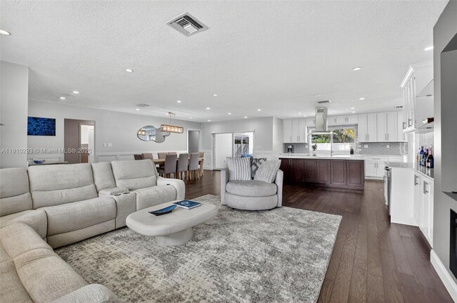 Foto del edificio - 5660 Golfway Dr