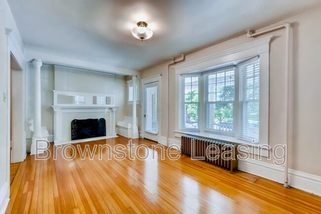 Photo - 1124 Emerson St Apartment