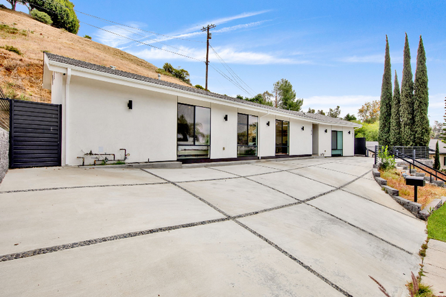 Foto del edificio - 7824 Shadyspring Dr