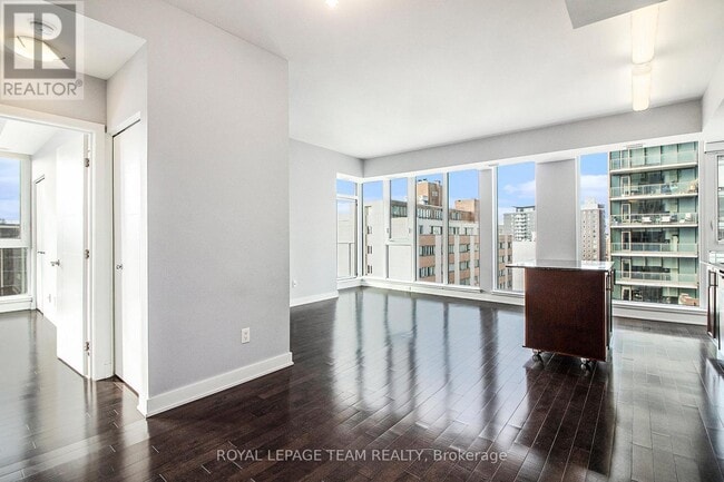 Building Photo - 179 Metcalfe St