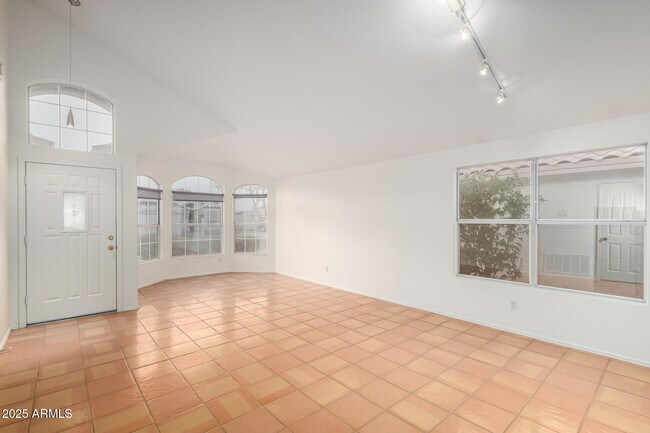 Foto del edificio - 1093 W Myrna Ln