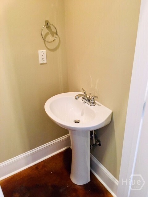 Foto del edificio - 1500 Timothy Rd