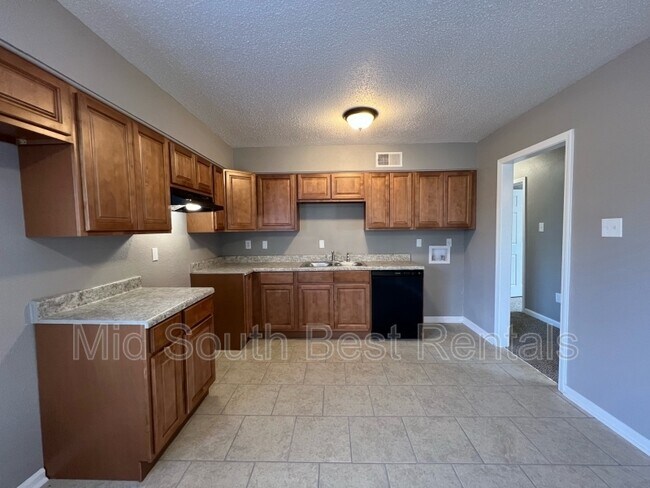 Building Photo - 5162 Broken Oak Dr