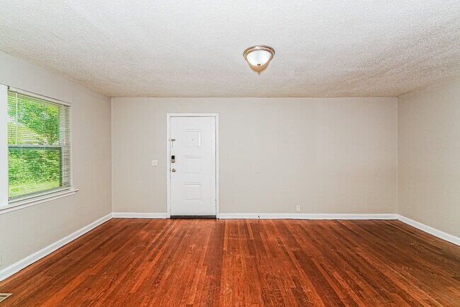 Foto del edificio - 1204 Pratt Hwy