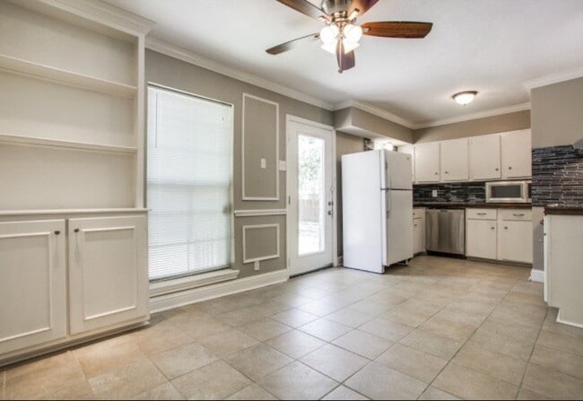 Foto del edificio - 3401 Sidney Dr