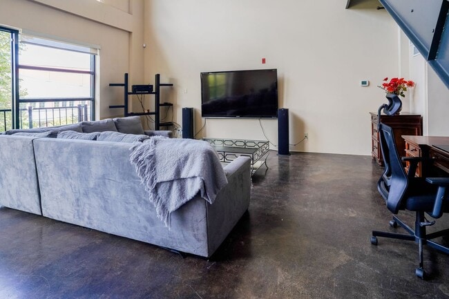 Building Photo - Fully Furnished Mid-Term 2-Level Condo | 1,549 Sq Ft | Private Parking | Shared Living