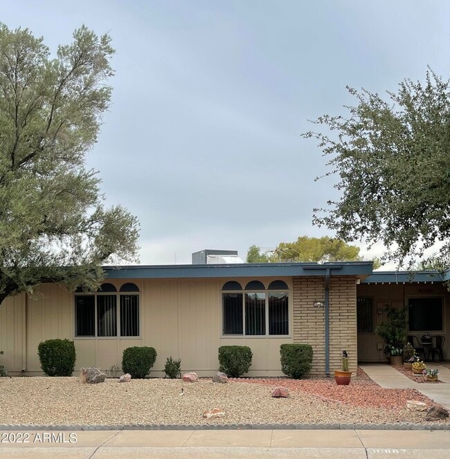 Building Photo - 10867 W Emerald Dr