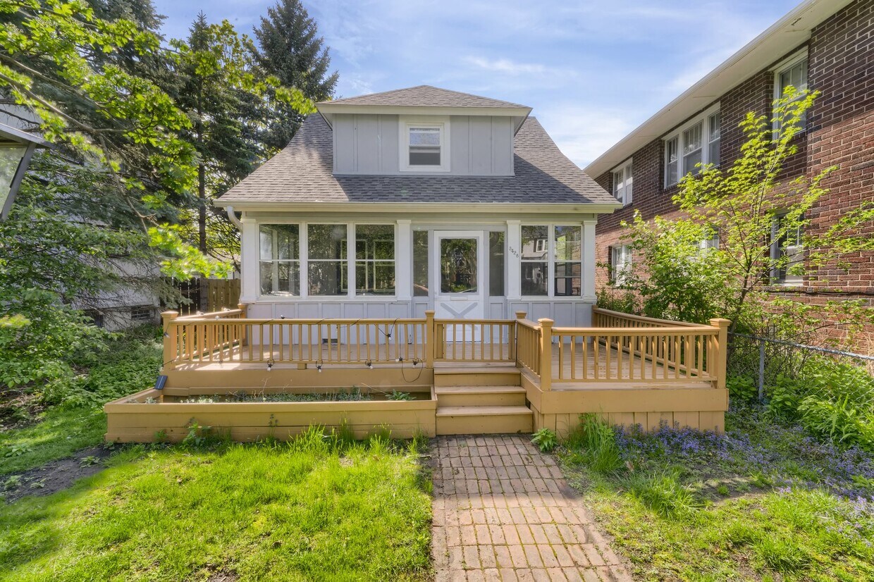 Primary Photo - 3428 Fremont Ave S