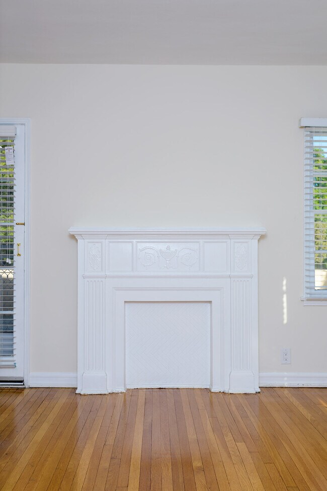 Building Photo - 1750 Huntington Dr