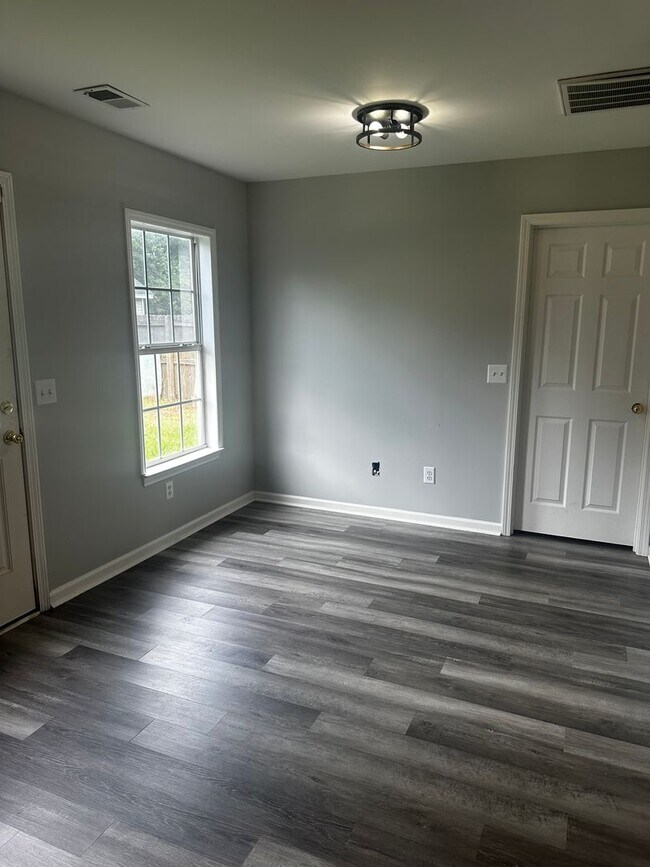 Foto del edificio - Beautiful 3-Bedroom Home in Ladson