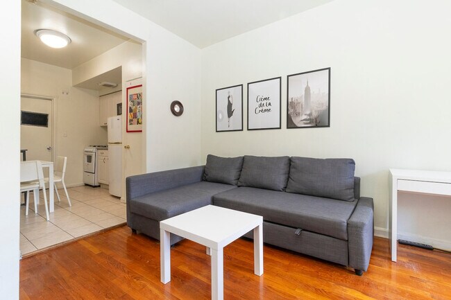 Foto del edificio - 300 E 82nd St