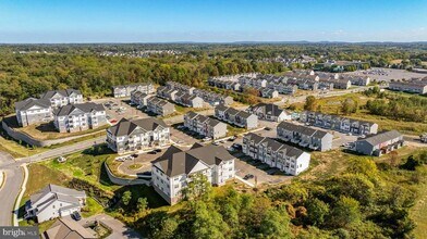 Building Photo - 3000 Larkwood Cir