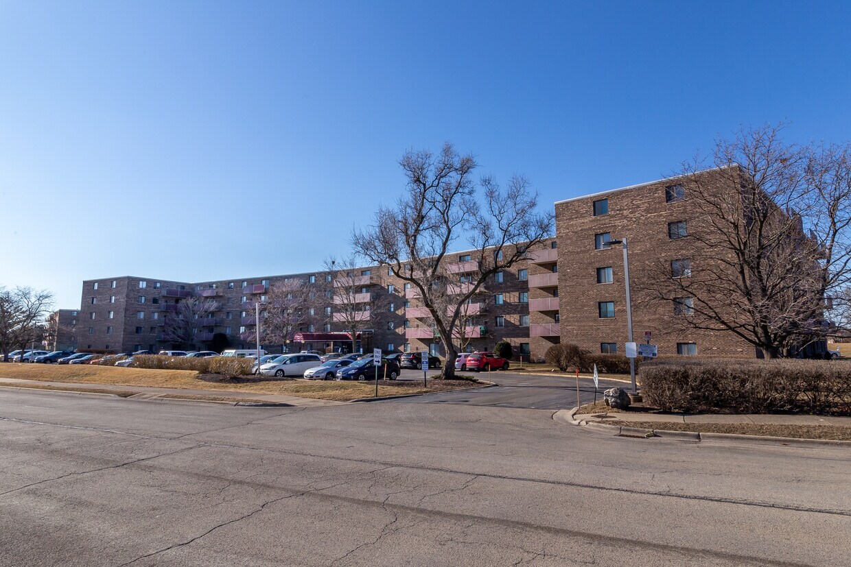 1460 Fairlane Dr Unit 426, Schaumburg, IL 60193 Room for Rent in