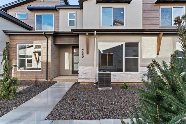 Foto del edificio - Brand New 3 Bed 2.5 Bath Townhouse With Many Amenities
