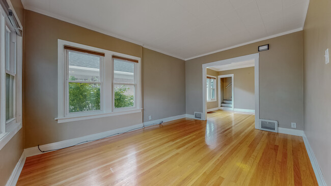 Building Photo - 937 Mapleton Ave