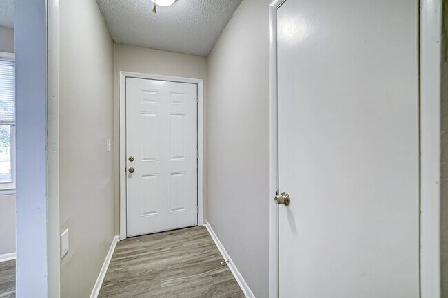 Foto del edificio - 2839 Glenn Hills Cir