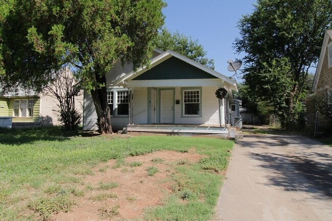 Building Photo - 1706 McGregor Ave