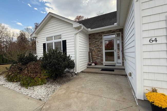 Foto del edificio - 64 Mark Dr