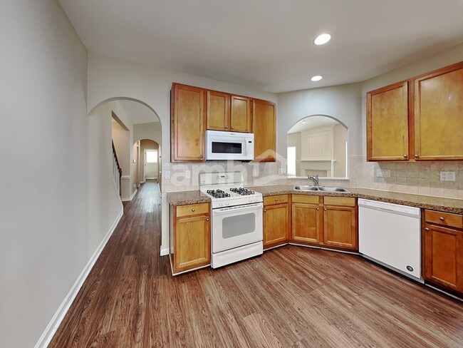Building Photo - 334 Viceroy Curv