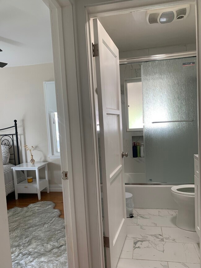 Foto del edificio - 467 E 44th Cir