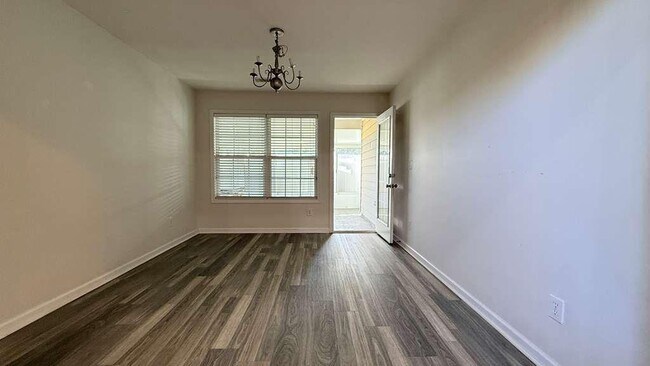 Foto del edificio - 6423 Grand Hickory Dr