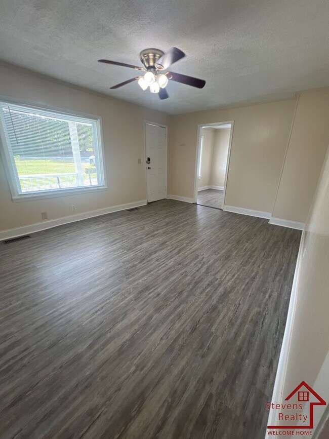 Foto del edificio - 3236 Hwy 70 E