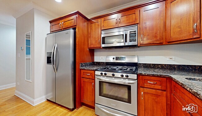 Foto del edificio - 1504 W Augusta Blvd