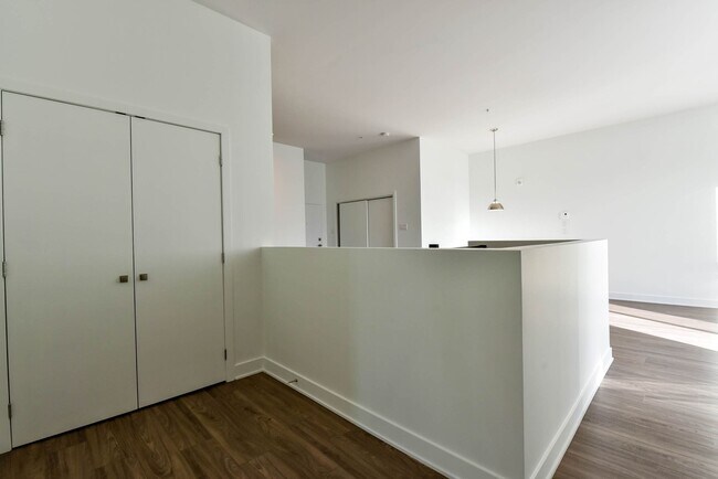 Building Photo - 9675 Av. Papineau