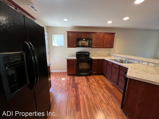 Building Photo - 3 br, 2.5 bath House - 20908 SW Edgemont S...