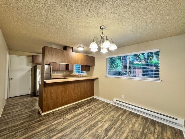 Foto del edificio - AVAILABLE NOW! Spacious 2 Bed, 1.5 Bathroo...