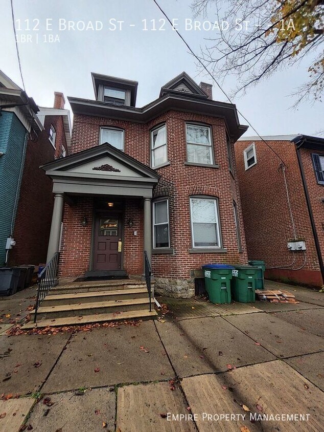 Foto principal - 112 E Broad St