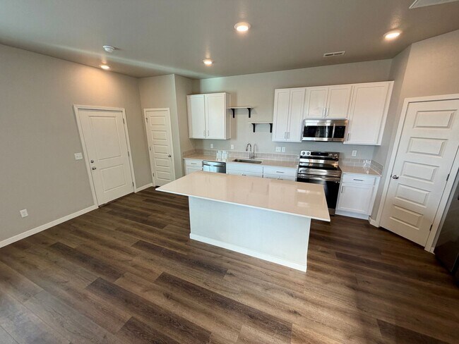 Foto del edificio - 1353 Reynolds St