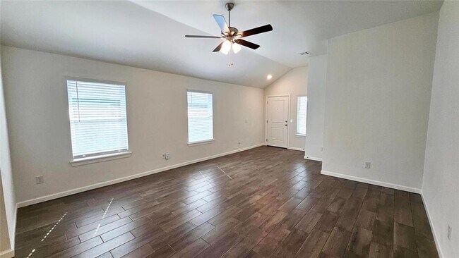 Foto del edificio - 2933 NW 196th Pl