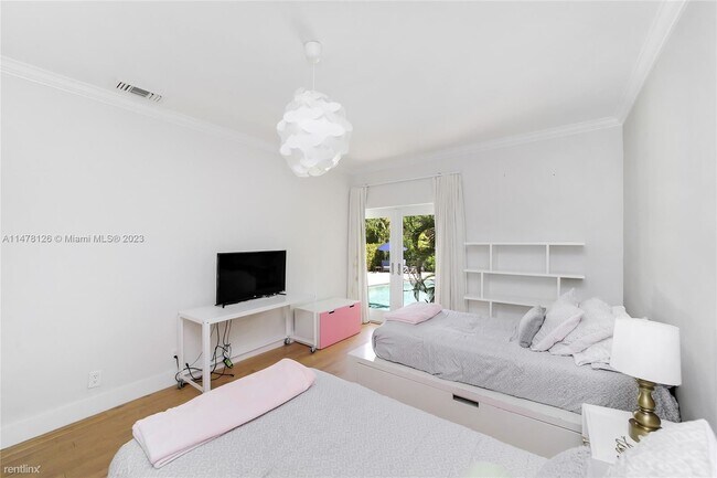 Foto del edificio - 4 br, 3 bath House - 1250 101st St