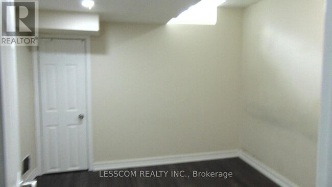 Building Photo - 858 Bethany Crescent