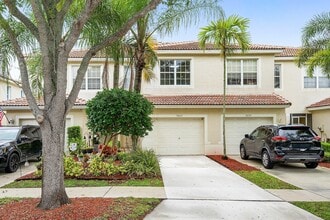 Building Photo - 9663 Lago Dr
