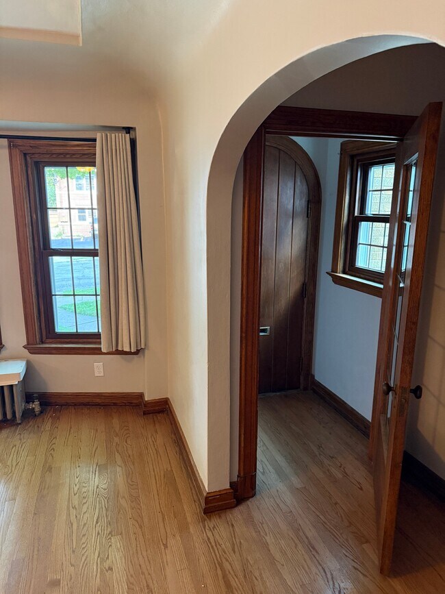 Building Photo - 517 N 66th St