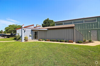 Leasing Office - Bryant Manor